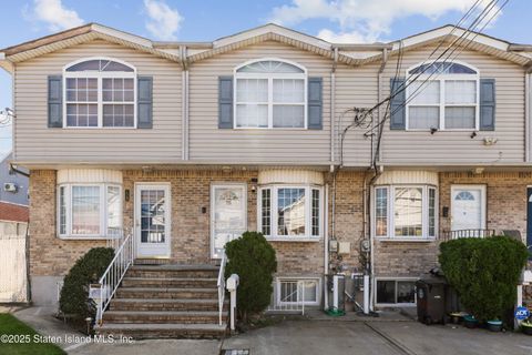 Photo of 722 Post Avenue, Staten Island, NY 10310 (MLS # 2505648)