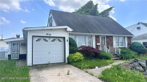 Photo of 40 Lander Avenue, Staten Island, NY 10314 (MLS # 2505320)