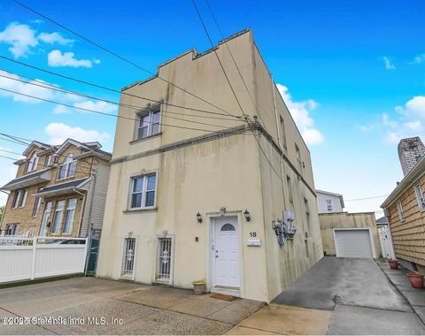 Photo of 18 Balfour Street, Staten Island, NY 10305 (MLS # 2503688)