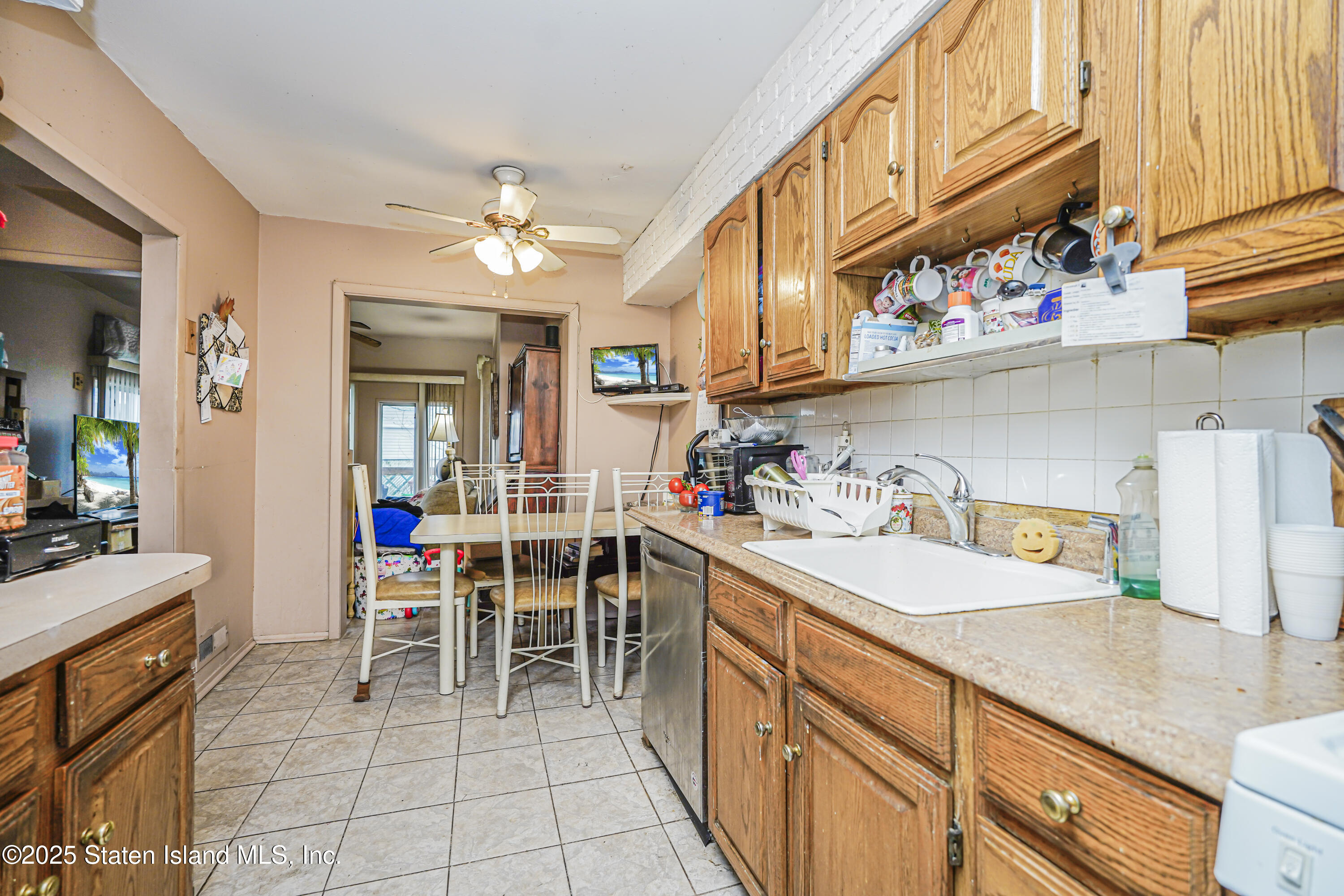 208 Tysens Lane, Staten Island, New York image 10