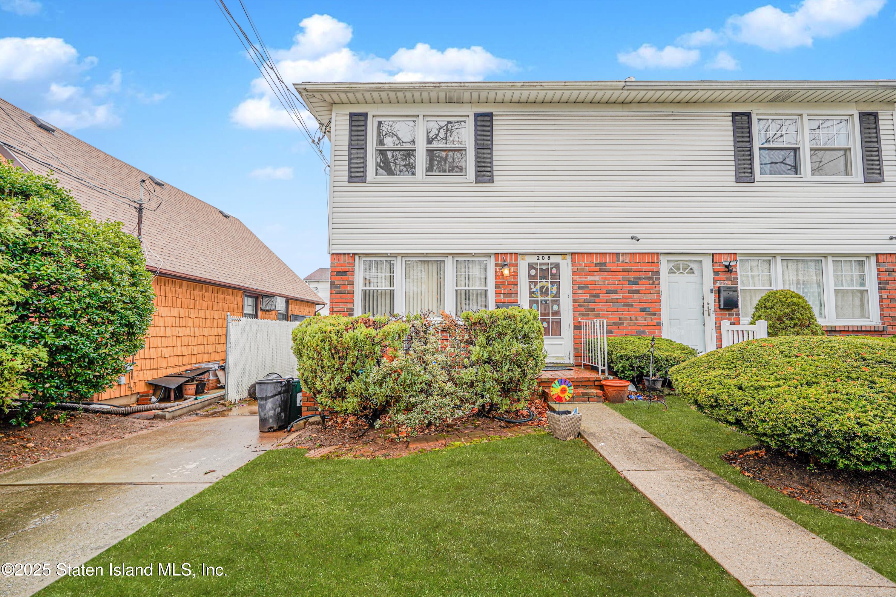 208 Tysens Lane, Staten Island, New York image 1