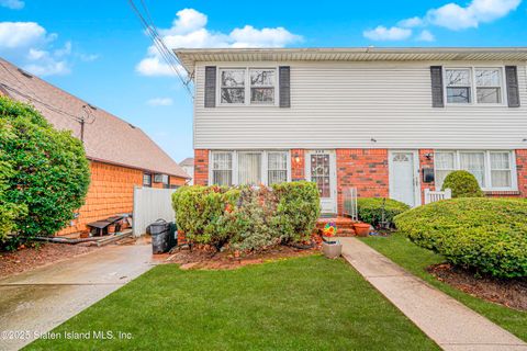 Photo of 208 Tysens Lane, Staten Island, NY 10306 (MLS # 2501519)
