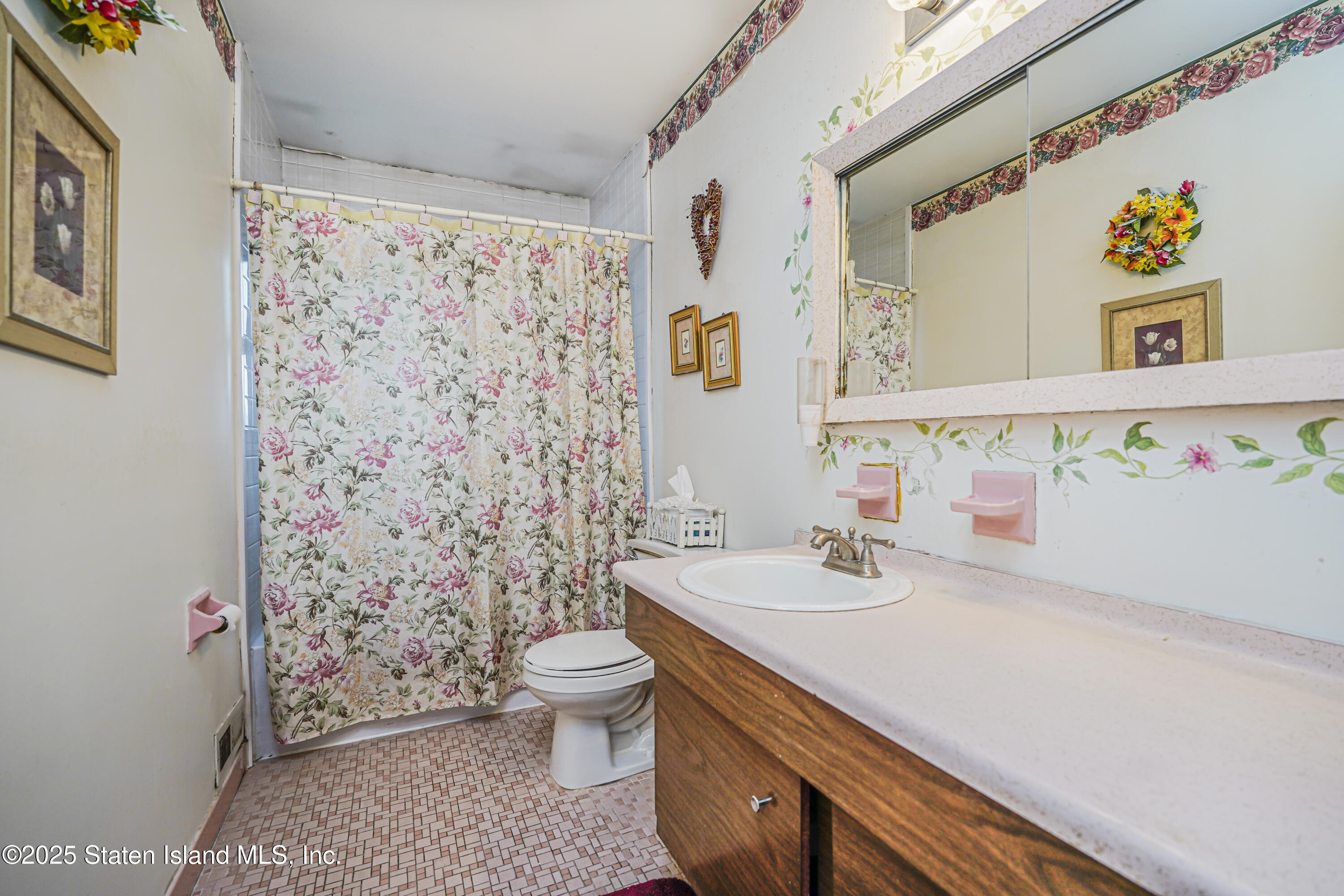 208 Tysens Lane, Staten Island, New York image 15