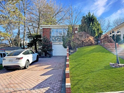 Photo of 33 Peru Street, Staten Island, NY 10314 (MLS # 1160142)