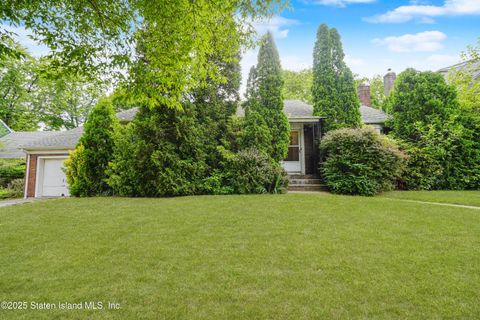 Photo of 35 Brenton Place, Staten Island, NY 10314 (MLS # 2504113)