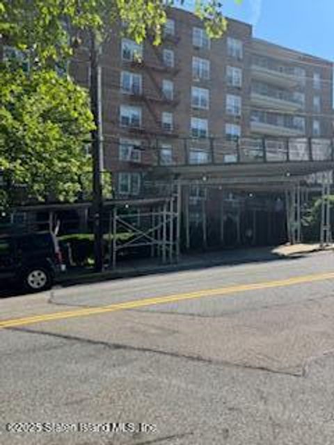 Photo of 55 Austin Place #5f, Staten Island, NY 10304 (MLS # 2503155)