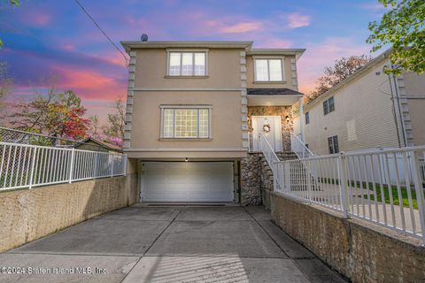 Photo of 5 Lundsten Avenue, Staten Island, NY 10309 (MLS # 2402272)