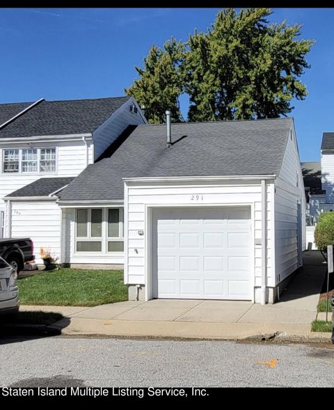 Photo of 291 Hampton Green, Staten Island, NY 10312 (MLS # 1158037)