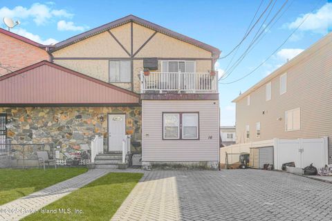 Photo of 16 Mill Road, Staten Island, NY 10306 (MLS # 2500640)
