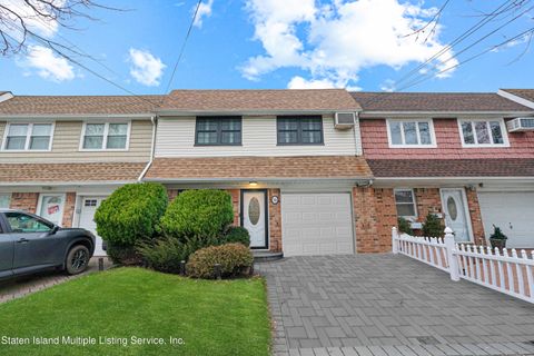 Photo of 38 Jones Street, Staten Island, NY 10314 (MLS # 2401257)
