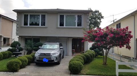 Photo of 246 Amsterdam Avenue, Staten Island, NY 10314 (MLS # 2500950)