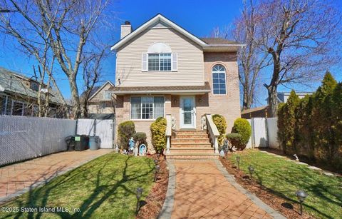 Photo of 61 Billop Avenue, Staten Island, NY 10307 (MLS # 2500993)