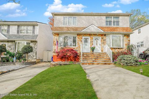 Photo of 51 Tanglewood Drive, Staten Island, NY 10308 (MLS # 2502320)