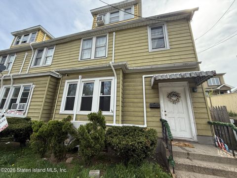 Photo of 41 Rockland Avenue, Staten Island, NY 10306 (MLS # 2601985)