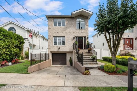 Photo of 43 Everton Avenue, Staten Island, NY 10312 (MLS # 2505536)