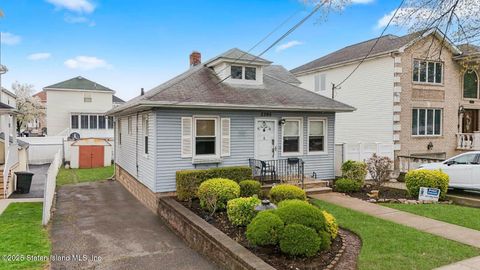 Photo of 3395 Richmond Avenue, Staten Island, NY 10312 (MLS # 2502208)