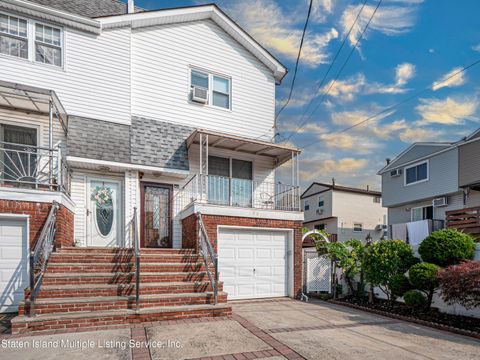 Photo of 298 Finley Avenue, Staten Island, NY 10306 (MLS # 1163271)