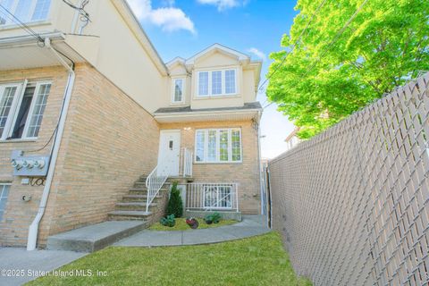 Photo of 77 Wainwright Avenue, Staten Island, NY 10312 (MLS # 2502429)