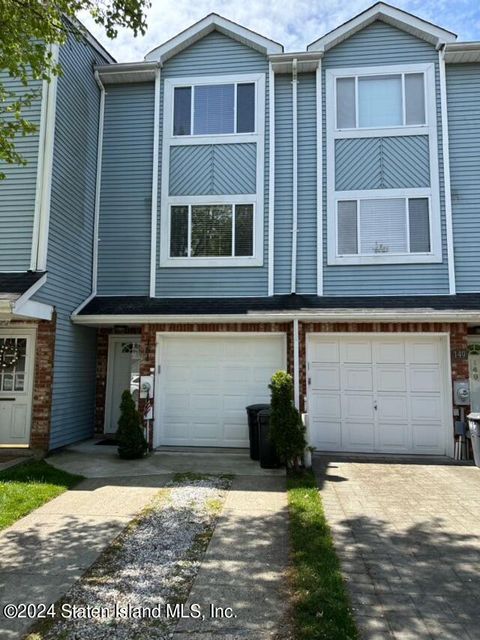 Photo of 151 Pembrook Loop, Staten Island, NY 10309 (MLS # 2406871)