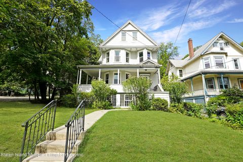 Photo of 44 Catlin Avenue, Staten Island, NY 10304 (MLS # 1164260)