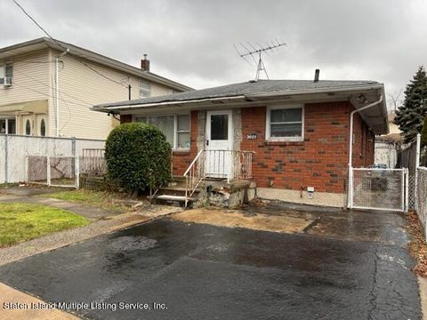 Photo of 3601 Hylan Boulevard, Staten Island, NY 10308 (MLS # 1159909)