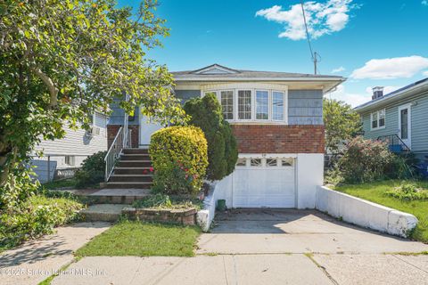 Photo of 339 Lake Avenue, Staten Island, NY 10303 (MLS # 2505439)