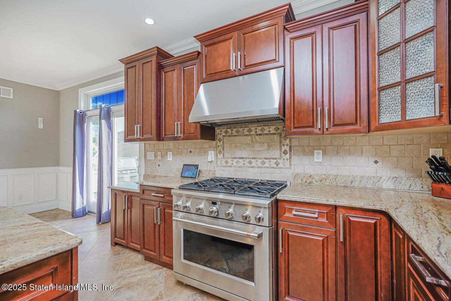 376 Manhattan Street, Staten Island, New York image 15