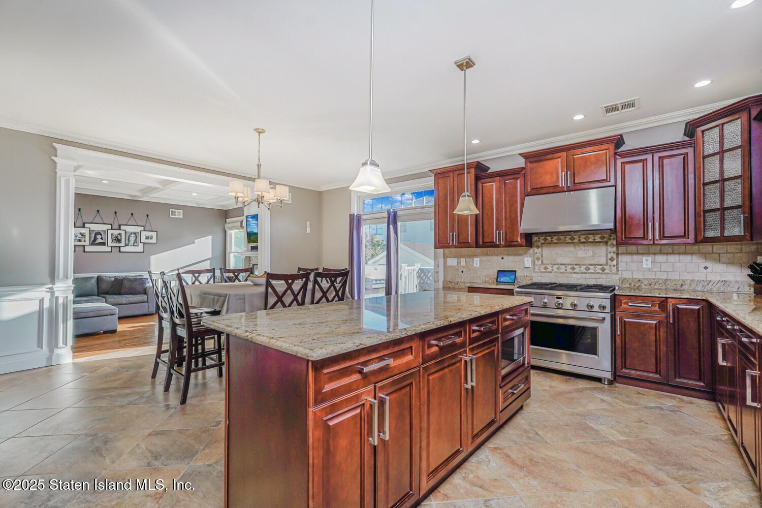 376 Manhattan Street, Staten Island, New York image 14