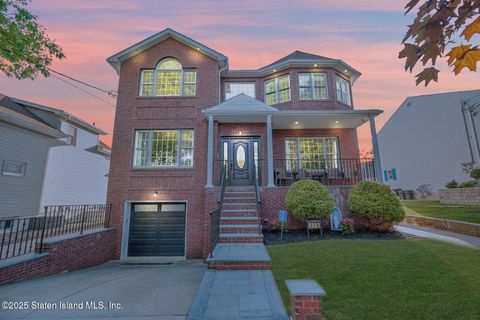 Photo of 376 Manhattan Street, Staten Island, NY 10307 (MLS # 2502610)