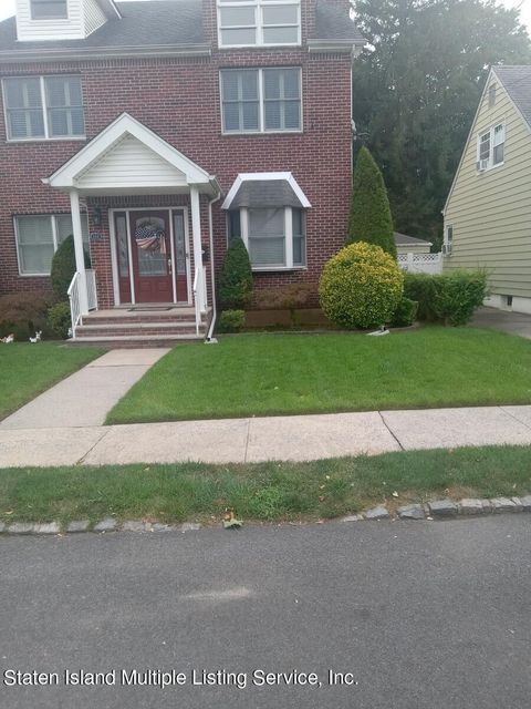 Photo of 164 Locust Avenue, Staten Island, NY 10306 (MLS # 1163549)