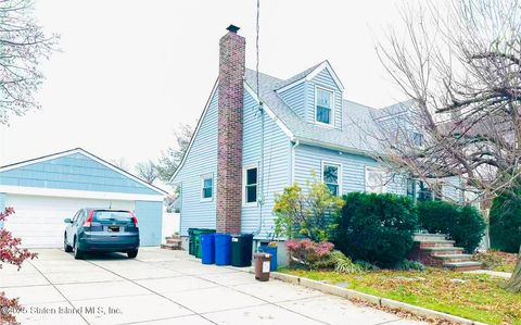 Photo of 25 Iowa Place, Staten Island, NY 10314 (MLS # 2506985)