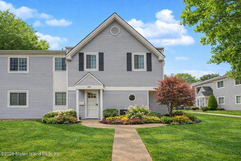 Photo of 573 Correll Avenue, Staten Island, NY 10309 (MLS # 2601321)