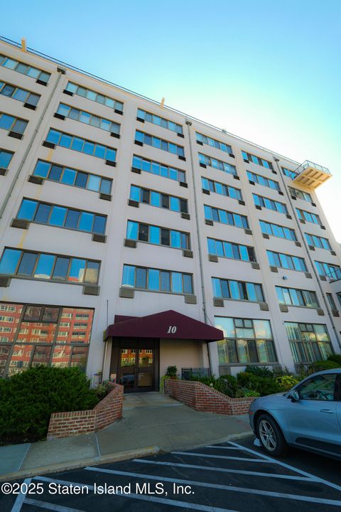 Photo of 10 Bay St Landing Lndg #4i, Staten Island, NY 10301 (MLS # 2505949)