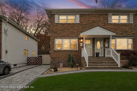 Photo of 115 Sheraden Avenue, Staten Island, NY 10314 (MLS # 2506757)