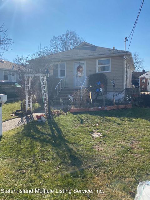Photo of 288 Delaware Avenue, Staten Island, NY 10305 (MLS # 1159889)