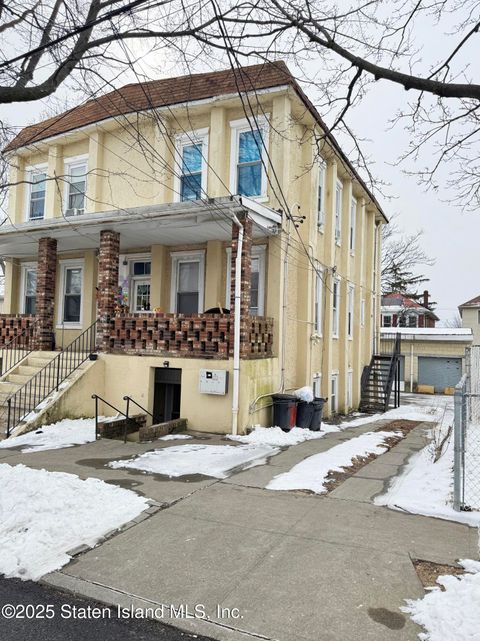Photo of 36 Arthur Avenue, Staten Island, NY 10305 (MLS # 2500780)
