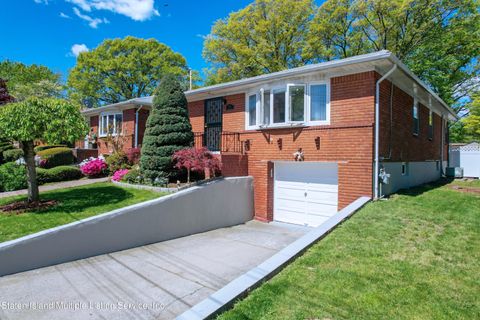 Photo of 564 Mosel Avenue, Staten Island, NY 10304 (MLS # 1161847)