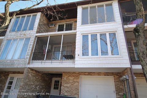 Photo of 8 Racal Court #B3, Staten Island, NY 10314 (MLS # 1158684)