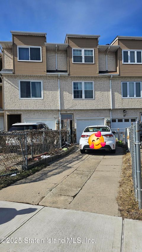 Photo of 22 Long Pond Lane, Staten Island, NY 10304 (MLS # 2501069)