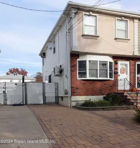 Photo of 233 Abingdon Avenue, Staten Island, NY 10308 (MLS # 2406167)