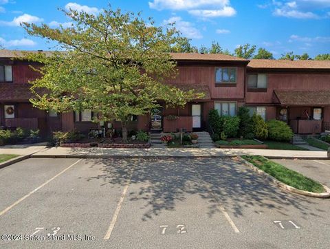 Photo of 93 Bower Court, Staten Island, NY 10309 (MLS # 2405529)