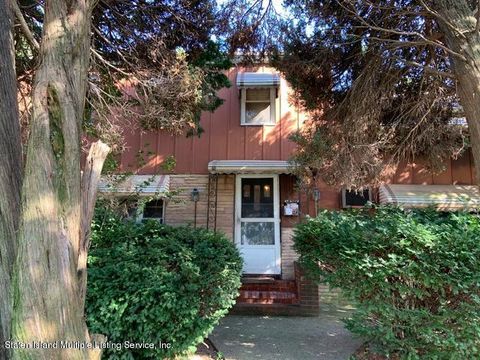 Photo of 375 Morningstar Road #1, Staten Island, NY 10301 (MLS # 1159989)