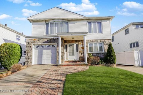 Photo of 276 Maybury Avenue, Staten Island, NY 10308 (MLS # 2501466)