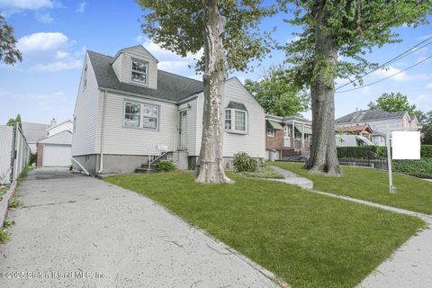 Photo of 523 Woolley Avenue, Staten Island, NY 10314 (MLS # 2505075)