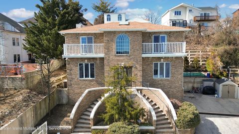 Photo of 8 Sophia Lane, Staten Island, NY 10304 (MLS # 1160870)