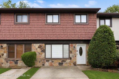 Townhouse For Sale - 30 Sutton Place<br/> Staten Island, NY 10312