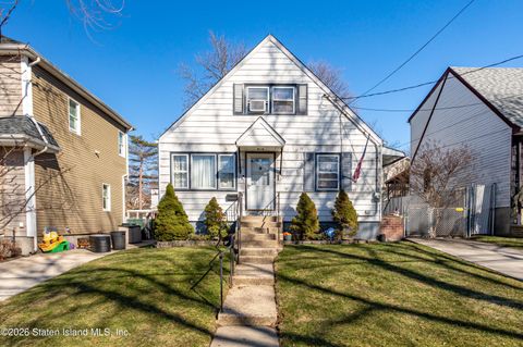 Photo of 257 Mountainview Avenue, Staten Island, NY 10314 (MLS # 2601233)