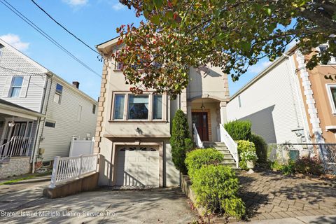 Photo of 16 Case Avenue, Staten Island, NY 10309 (MLS # 1165216)