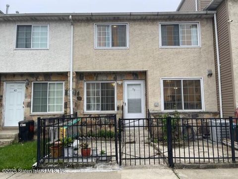 Photo of 38 Skyline Drive, Staten Island, NY 10304 (MLS # 2502593)