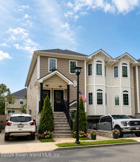 Photo of 15 Wiltshire Lane, Staten Island, NY 10309 (MLS # 2604105)